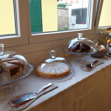 La Casa Gialla Bed & Breakfast 3*