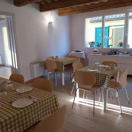 ベッド・アンド・ブレックファスト La Casa Gialla *
