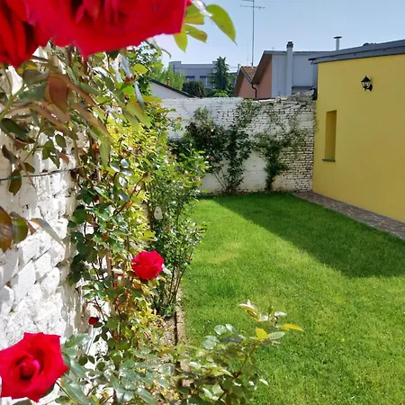 La Casa Gialla 3*