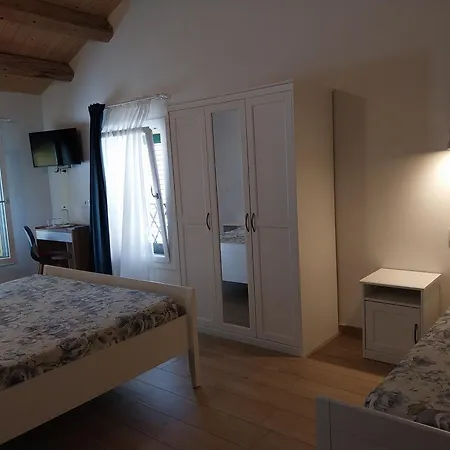 La Casa Gialla 3*