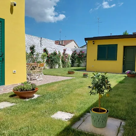 La Casa Gialla לינה וארוחת בוקר