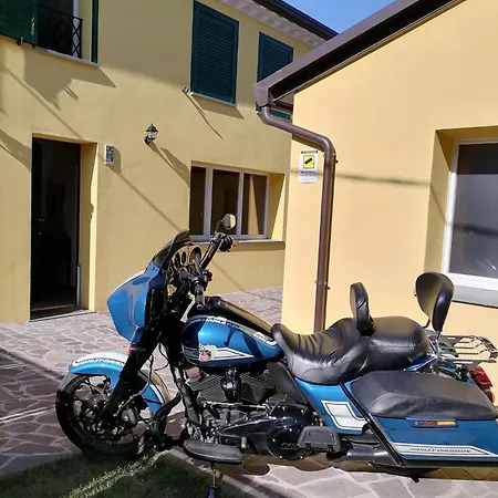 La Casa Gialla 3*